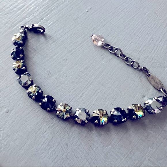 Sabika Crystal Bracelet - Picture 2 of 9